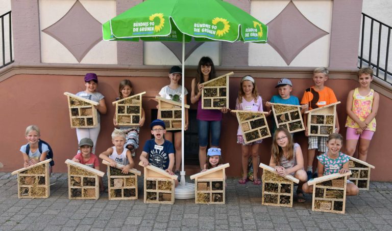 14 neue Insektenhotels in Altußheim und Neulußheim