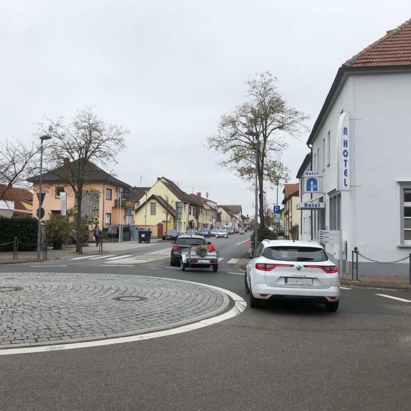 Zentraler Kreisverkehr, Ausahrt Hockenheimer Straße
