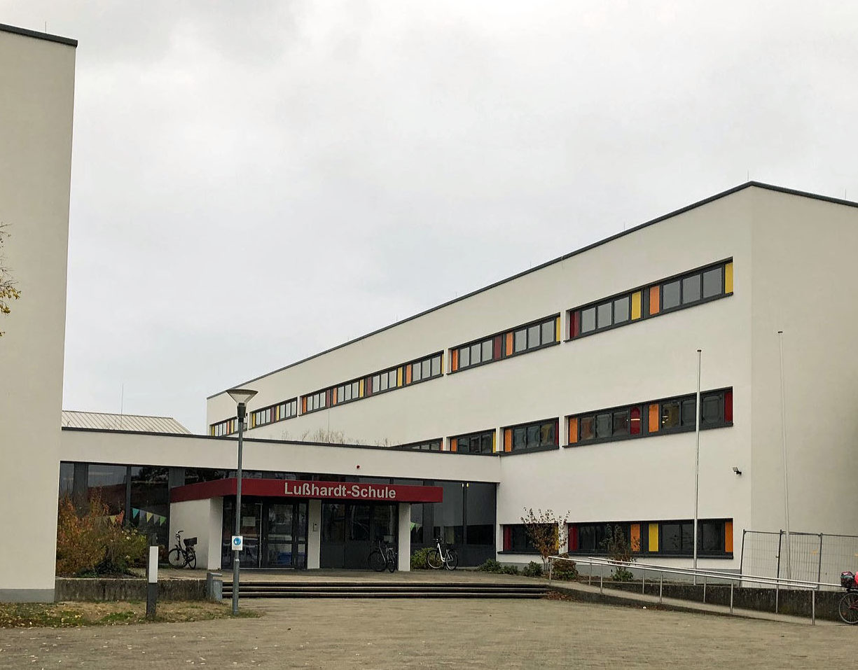 Lußhardt-Schule Ansicht vom Eingang 