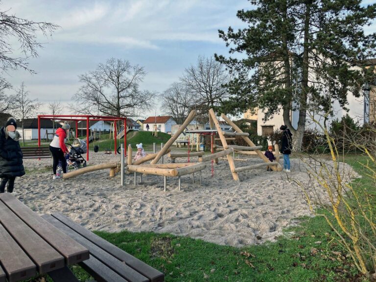 Spielgerät zum Klettern auf dem Schickard-Spielplatz ist fertig!