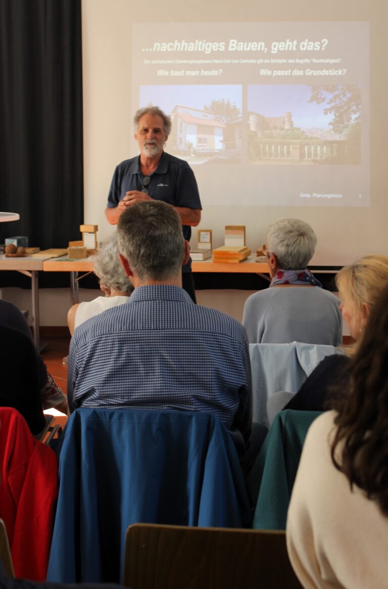 Bericht vom Vortrag von Bertold Maga:  Lokales Engagement für ökologisches Bauen